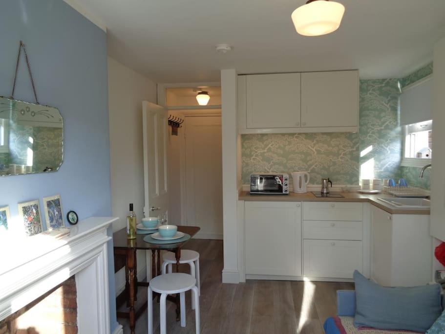 Charming English Style Studio Flat London Eksteriør billede