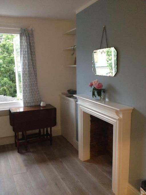 Charming English Style Studio Flat London Eksteriør billede