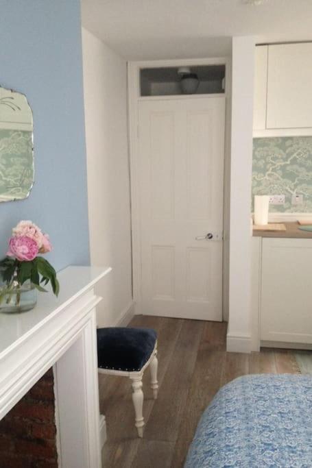 Charming English Style Studio Flat London Eksteriør billede